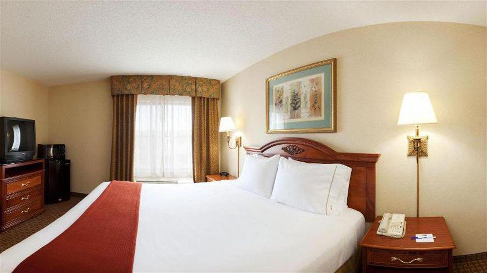 Holiday Inn Express Hotel & Suites Meadowlands Area By Ihg Carlstadt Exterior foto