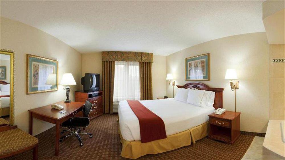 Holiday Inn Express Hotel & Suites Meadowlands Area By Ihg Carlstadt Exterior foto