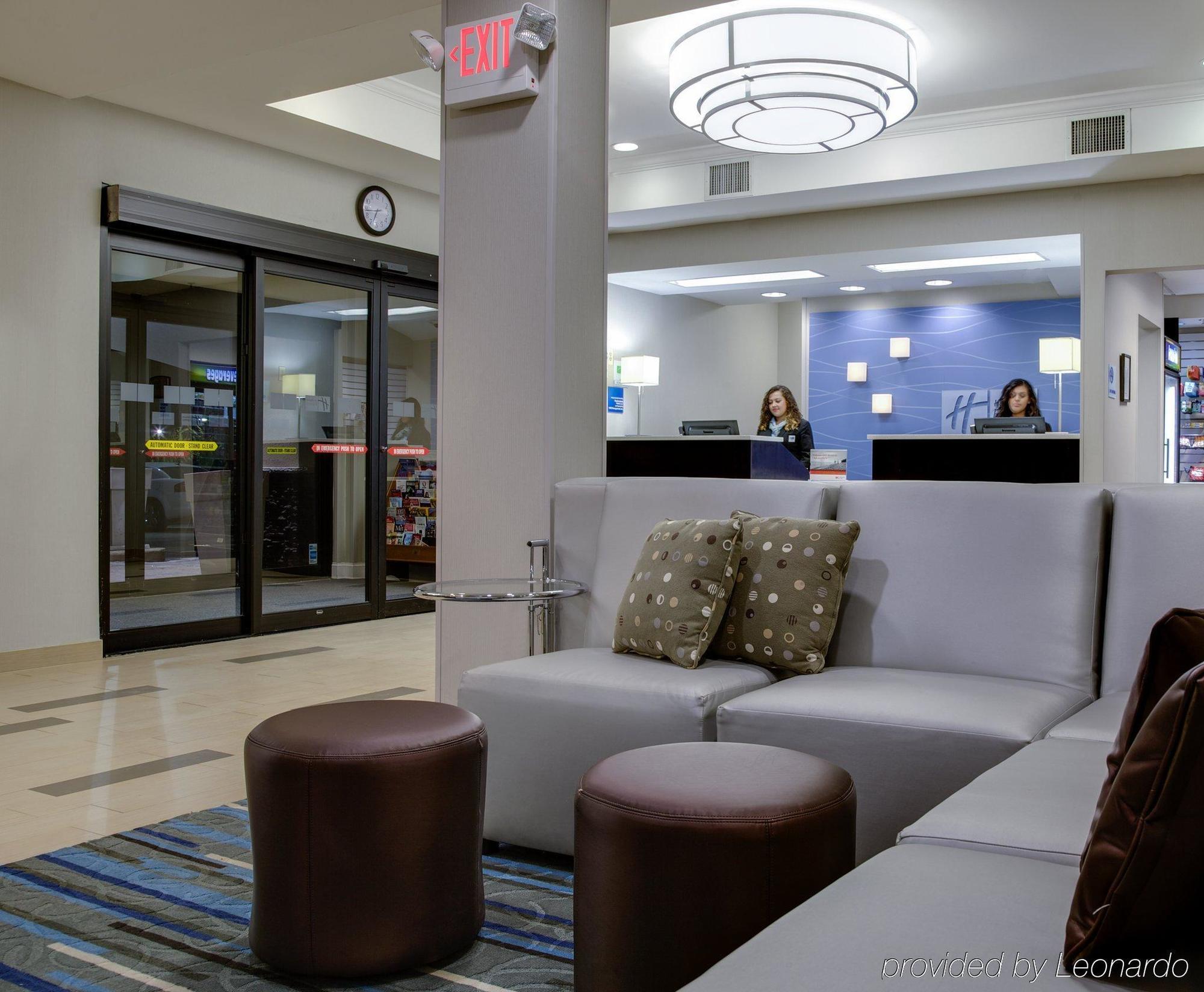 Holiday Inn Express Hotel & Suites Meadowlands Area By Ihg Carlstadt Exterior foto