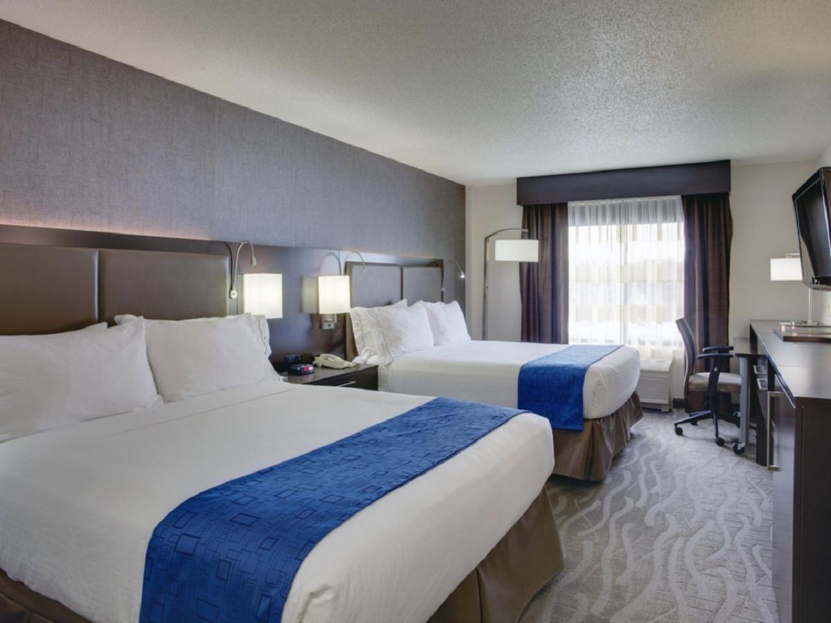 Holiday Inn Express Hotel & Suites Meadowlands Area By Ihg Carlstadt Exterior foto